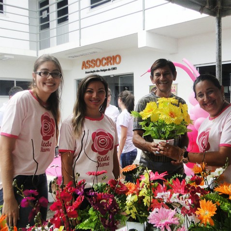 “Bazar Rosa”, uma das muitas promoções do Grupo Amiga do Peito – GAP, que arrecada recursos para a ASSOCRIO. (Foto: http://www.assocrio.org.br)