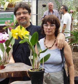 Sérgio e Delfina participaram do 3º FestOrquídeas, em 2009. Aqui eles aparecem visitando o orquidário de Luiz e Vanessa Medeiros, na Fazenda Park, em Caucaia.